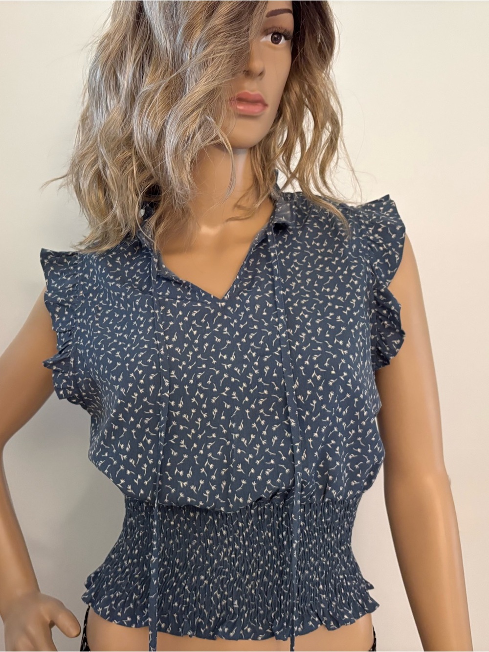 Paper Crane Navy Blue Floral Smocked Waist Flutter Sleeve Top size medium